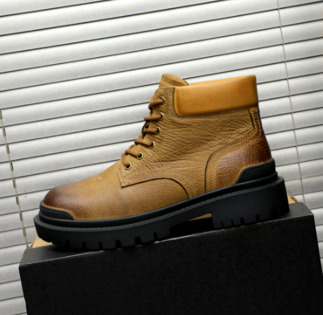 UGG Men's Leather Lace-Up Boot — Tan
