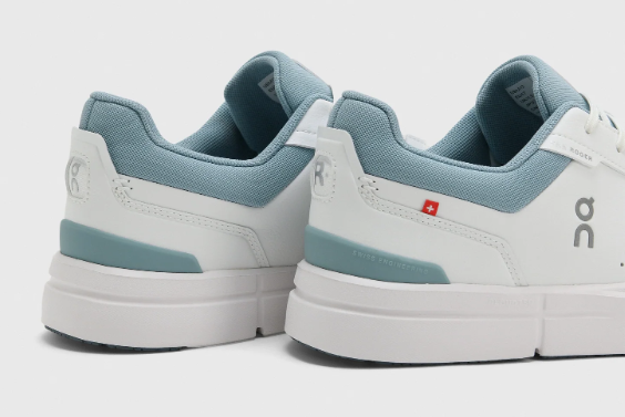 On THE ROGER Advantage Men's Sneaker
